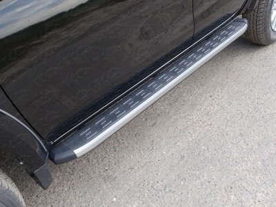 Пороги алюминиевые ТСС с накладкой для Mitsubishi L200 2019-2021